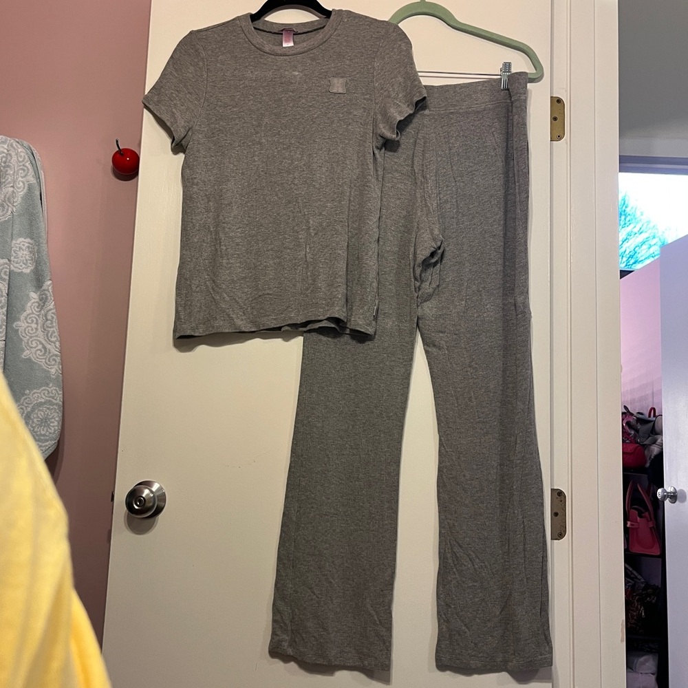 Savage X Fenty Gray Women's Ribbed Lounge Set